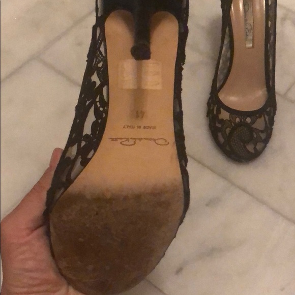 Oscar De La Renta lace heels - Picture 3 of 5